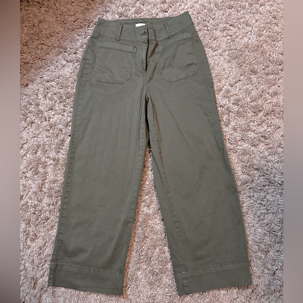 Nicole Miller army green capri pants